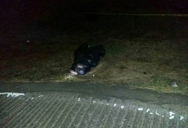 Embolsado, arrojan cadáver de mujer en carretera de la Sierra Norte