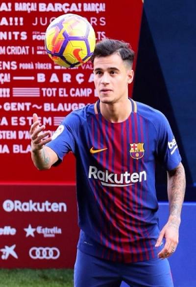 Philippe Coutinho fue presentado con el Barcelona, debutaría hasta febrero por lesión