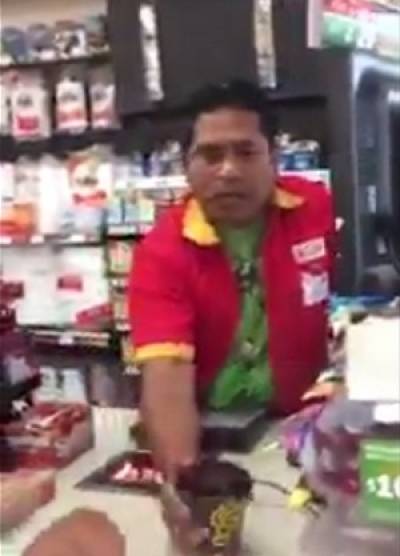 VIDEO: Surge #LordOxxo; arrojó café hirviendo a cliente