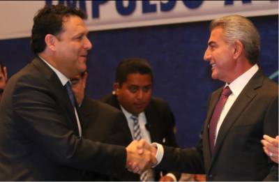 Tony Gali entrega tablets a microempresarios de las siete regiones de Puebla