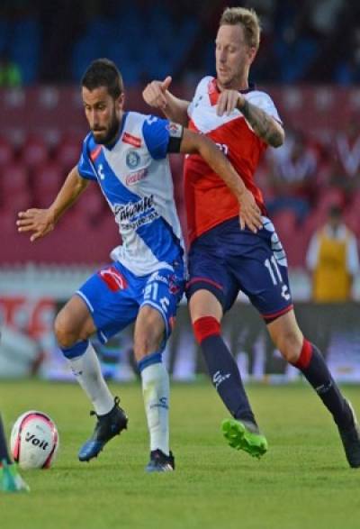 Club Puebla recibe a los Tiburones del Veracruz en el Cuauhtémoc