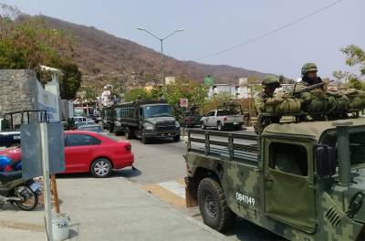 Desarman a policías de Zihuatanejo, infiltrados por delincuentes