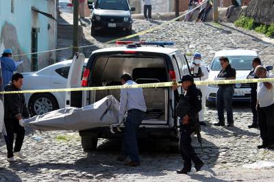 Hallan cadáver encobijado de un hombre en la colonia Xonaca