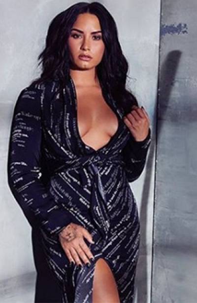 FOTOS: Demi Lovato &quot;presume&quot; imperfecciones a sus ciberfans