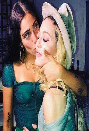 FOTOS: Madonna e hija reciben el 2018 &quot;despeinadas&quot;