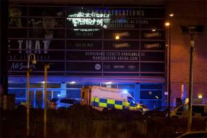 Van 22 muertos por atentado en concierto de Ariana Grande en Manchester
