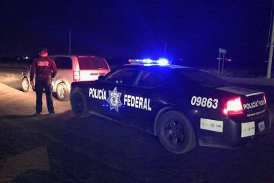 PF detiene rescata a 16 guatemaltecos en la carretera El Seco-Azumbilla