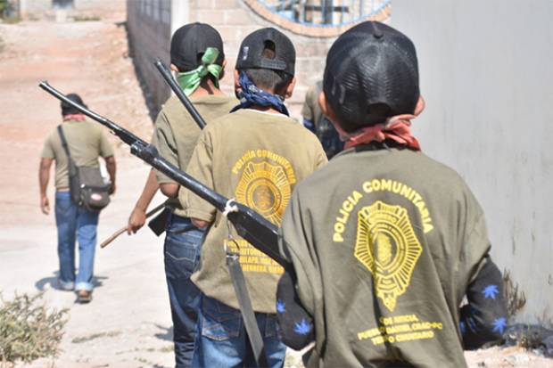 Niños armados se unen a la policía comunitaria de Guerrero