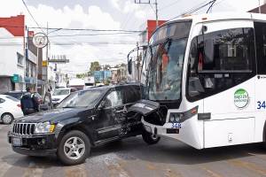 Al menos nueve lesionados dejó colisión de RUTA y camioneta en el Bulevar 5 de Mayo