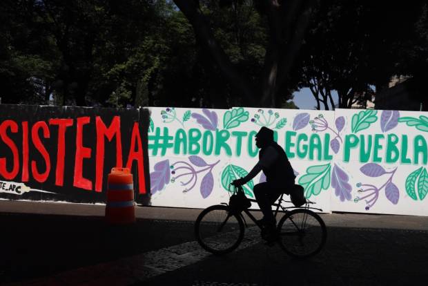 ¿Quién es la médica denunciada en Puebla por acompañar abortos?