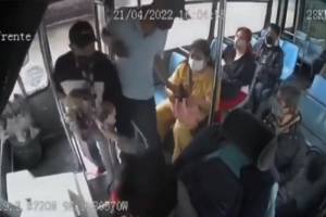 VIDEO: Pareja de ladrones asalta a chofer y pasajeros de la Ruta 68 en Puebla