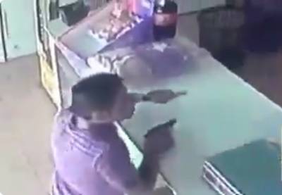 Empleada corre con pistola en mano a asaltante en lavandería de Puebla