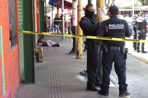 Muere hombre tras caer del transporte público en el mercado Morelos