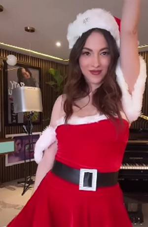 VIDEO: Paty Cantú se vuelve una &quot;chica pesada&quot; para las fiestas decembrinas