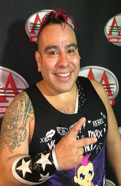 Máximo, luchador de Triple A, fue hospitalizado de emergencia