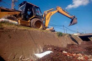 Grupo de Seguridad Hídrica Municipal de Cuautlancingo intensifica la limpieza de canales pluviales