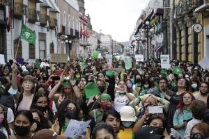 FOTOS: Colectivos feministas marchan a favor de la legalización del aborto en Puebla