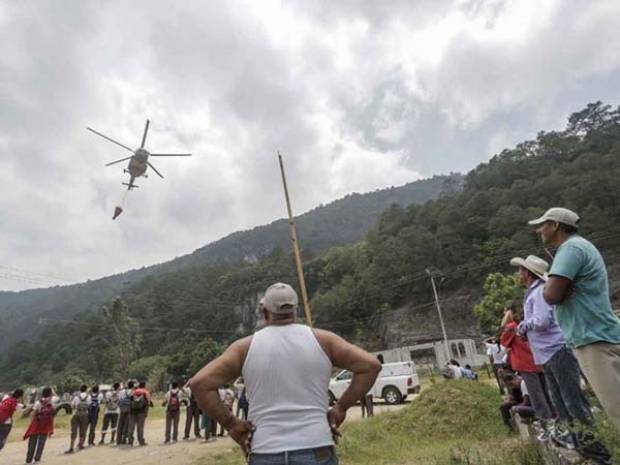 Se desplomó helicóptero de la Marina que combatía incendio en Querétaro