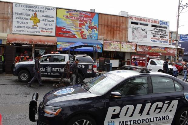 Dispararon al aire mientras atracaban pollería en la Central de Abasto