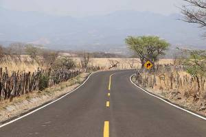 Gobierno de Puebla rehabilitó 23.5 kilómetros de la carretera Chiautla de Tapia-Ixcamilpa