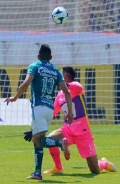 León se impone por la mínima a los Pumas, que suman cinco juegos sin ganar