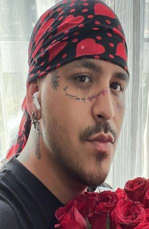 ¿Cuánto pagará Christian Nodal por quitarse los tatuajes de la cara?