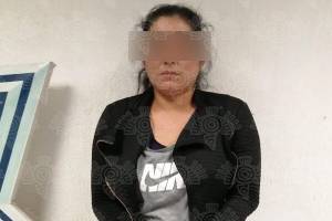 Mujer fue detenida en Puebla por timar a vendedores con billetes falsos