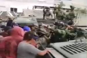 Pobladores en Acajete atacan a militares para recuperar bodega