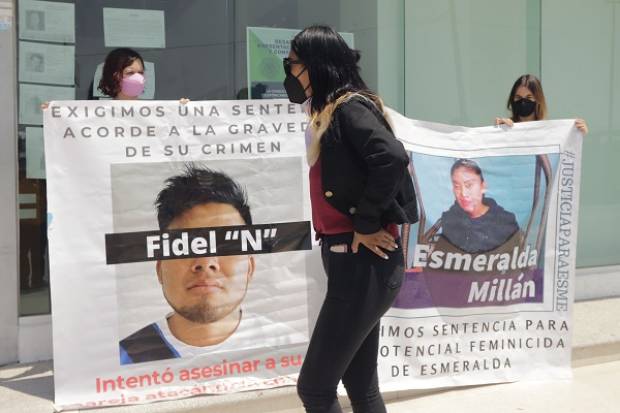 Juez aplaza audiencia intermedia en caso de mujer rociada con ácido en Puebla