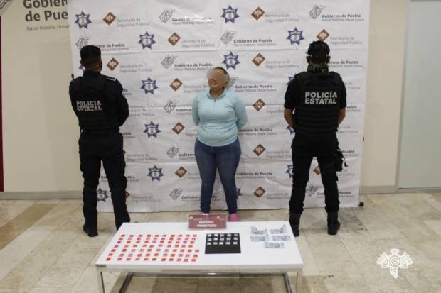SSP Puebla detiene a hermana de &quot;La Patrona&quot; con más de 80 dosis de drogas