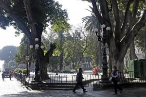Colocan nuevamente vallas en el zócalo de Puebla para evitar movilidad