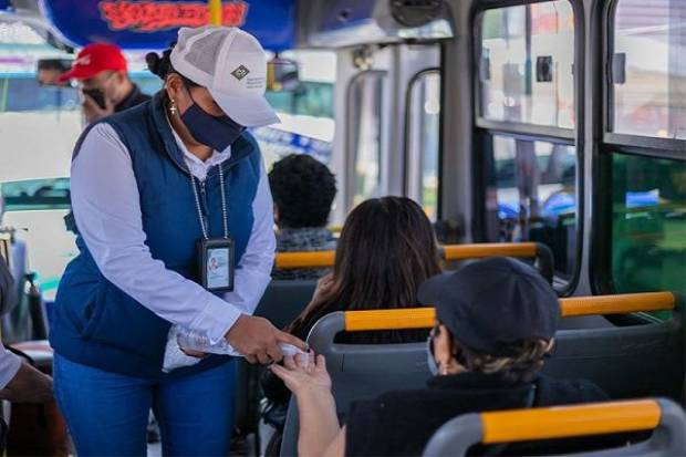 Más de 2 mil 600 unidades de transporte cumplen con normas anti COVID en Puebla
