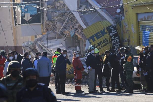 Localizan a la segunda víctima mortal por explosión de edificio en Puebla