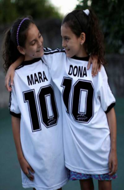 Mara y Dona, la historia de las hermanas con el apellido del &quot;Pelusa&quot;