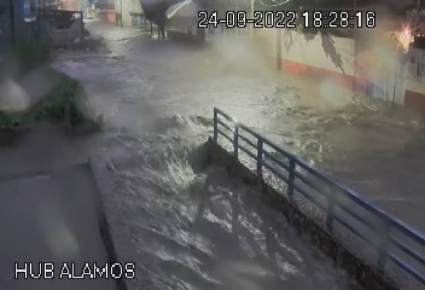 VIDEOS. Intensa lluvia inunda calles y algunos inmuebles en zona de Clavijero