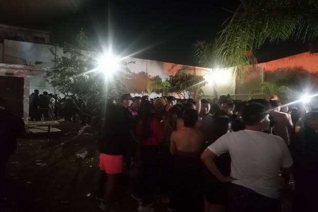 Clausuran fiesta clandestina con alcohol y menores al sur de la capital poblana