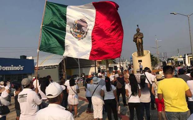 Marchan en Minatitlán para exigir a AMLO el fin de la violencia