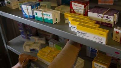 Alertan sobre importación de medicamentos sin licencia; Cofepris flexibiliza reglas