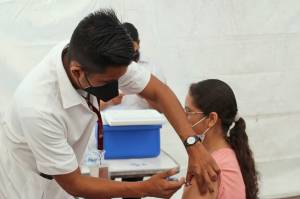 Aplicaron 70 mil vacunas contra COVID-19 a niños de 77 municipios poblanos
