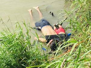 Salvadoreño y su hija mueren ahogados al intentar cruzar a EU