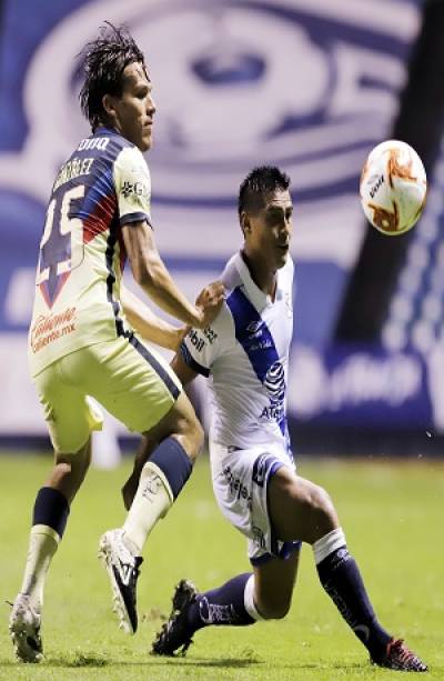 Cruzazuleada del Club Puebla; ganaba 2-0 y pierde 3-2 ante el América