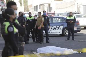 Hombre muere al caer cuando huía tras agredir a elemento de Tránsito en Puebla
