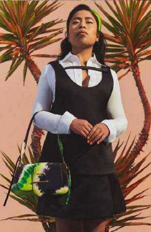 Yalitza Aparicio ataviada por Prada para la revista Flaunt Magazine