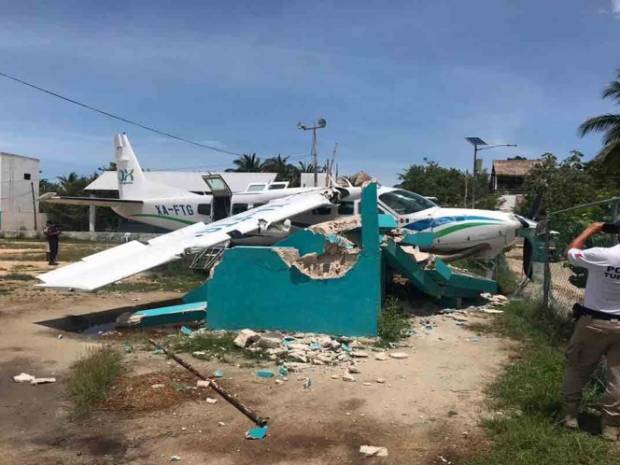 Se estrella su avioneta al aterrizar y salen ilesos en Yucatán