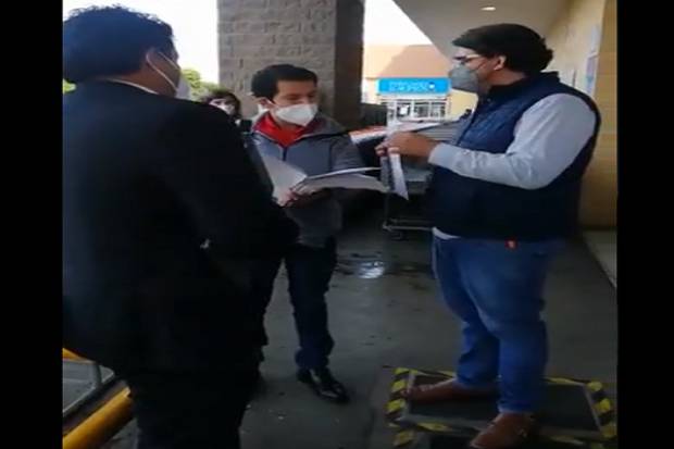 Ejecutan orden de embargo por conflicto laboral en Walmart de San Manuel