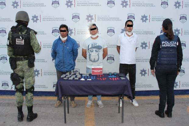 Cómplices de &quot;El Croquis&quot; son detenidos en Puebla con paquetes de droga y 70 mil pesos