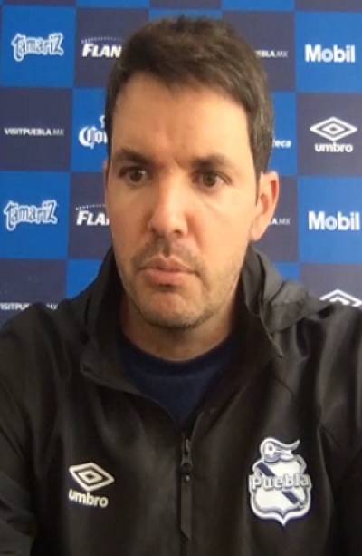 Club Puebla sabe la importancia de sacar los tres puntos ante Cruz Azul: Larcamón