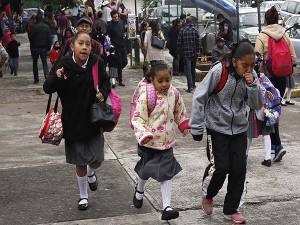 Arranca horario de invierno en 12 mil escuelas de Puebla