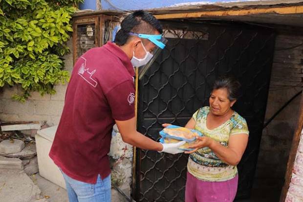 DIF de San Pedro Cholula entrega tonelada y media de pollo a familias vulnerables