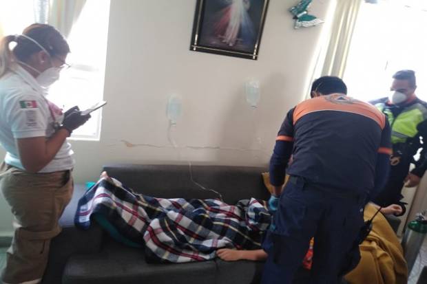 Se intoxica familia tras fuga de gas en su vivienda en Puebla